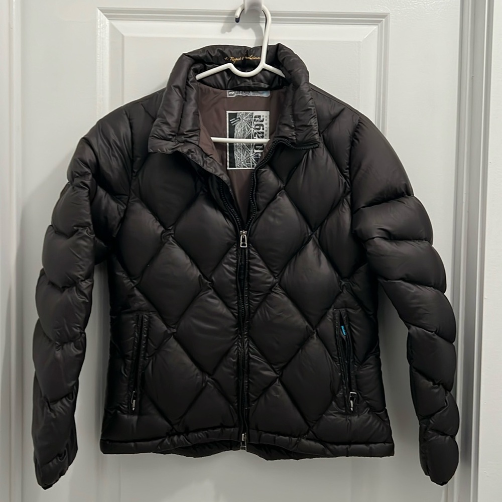 Orage women’s puffer jacket (fits to the waist)
Medium
Brown